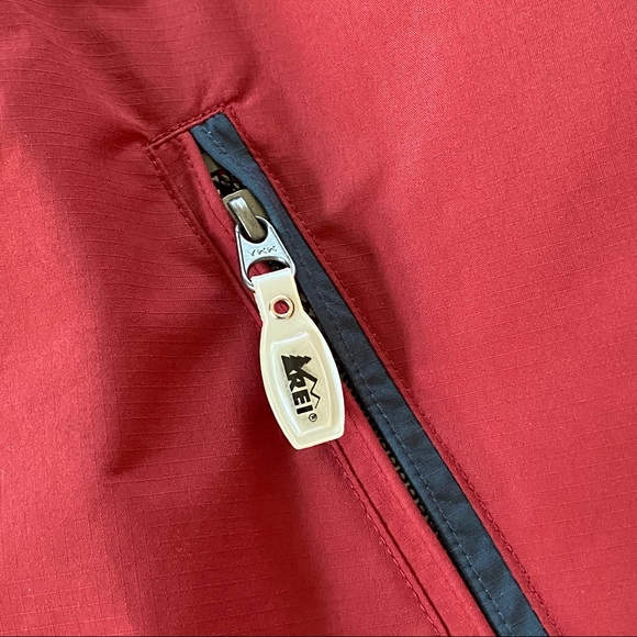 REI Color Block Water Repellent Hooded Rain Jacket w Pockets Sz M w MEASUREMENTS - Picture 7 of 16